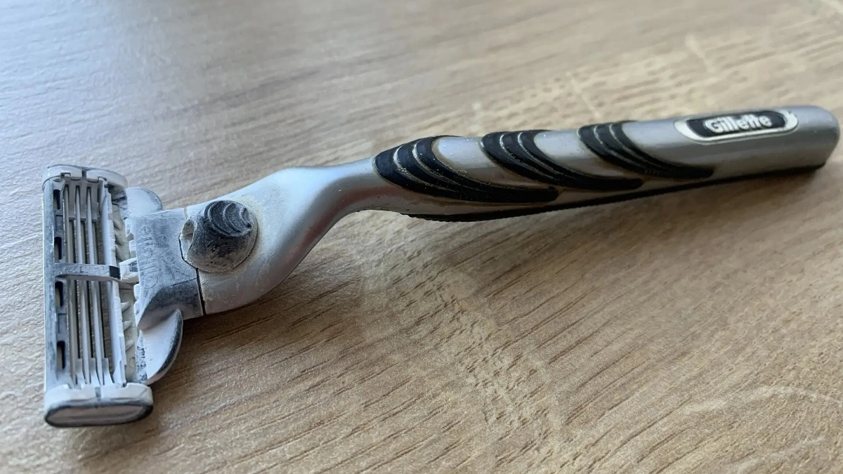  Старые бритвенные станки больше не выбрасываю: нашла им 5 других применений - вот что с ними делаю 