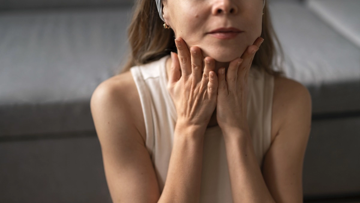Кольца Венеры на шее: почему появляются и как убрать морщины в деликатной зоне