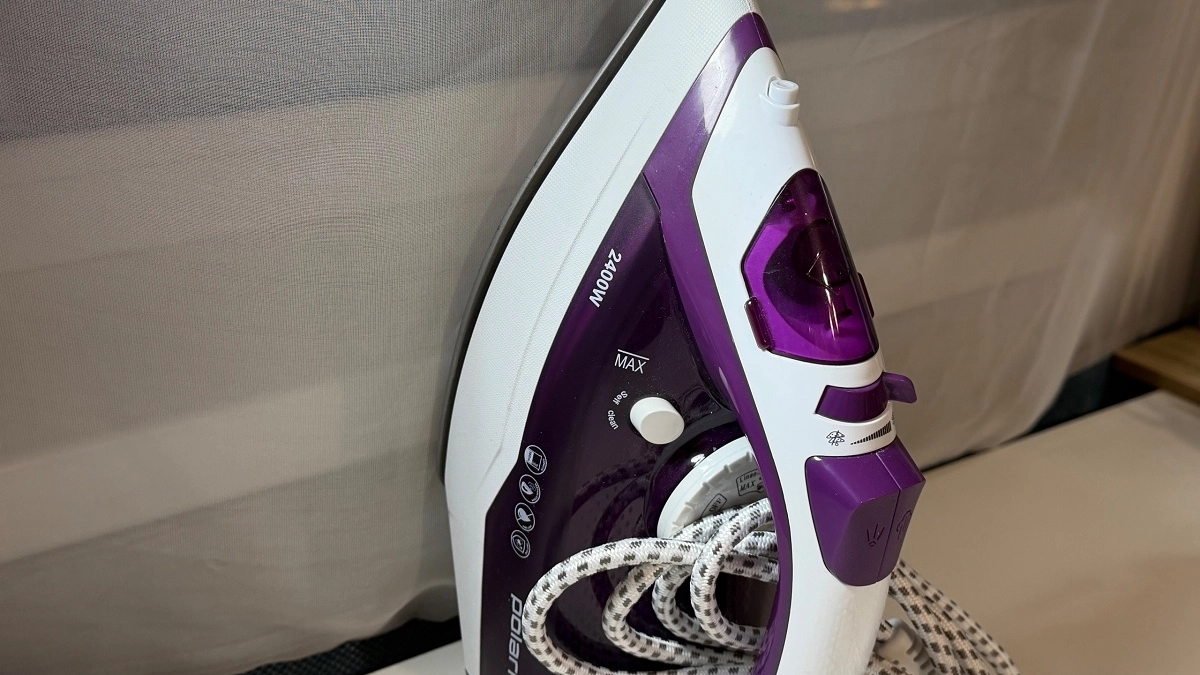 Одна ложка под утюг — и пятен на одежде как не бывало: химчистка и стирка больше не нужны 