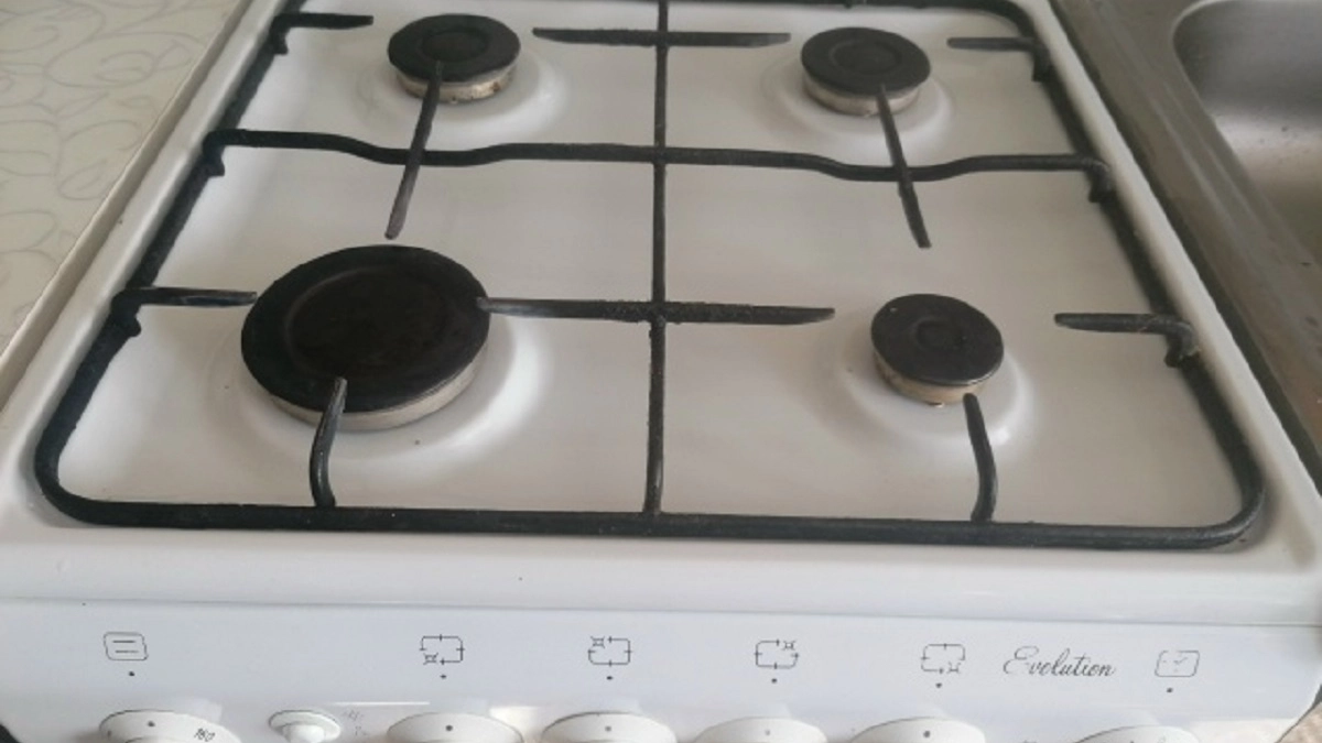 Теперь чищу плиту только так: этот способ очищает конфорки быстрее, чем покупная химия