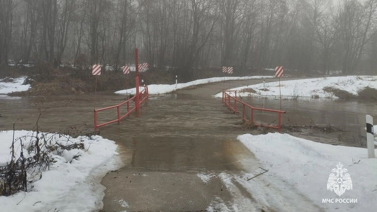 Одна из дорог в Александровском округе оказалась затоплена