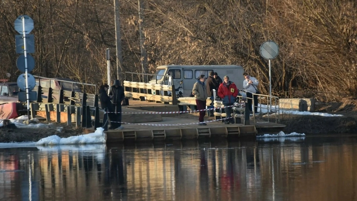 В Вязниках заработала лодочная переправа из-за разведенного понтонного моста