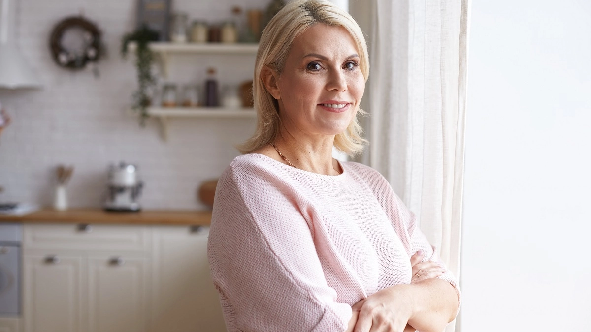 7 цветов в одежде, которые добавляют возраст: что заменить женщинам после 50