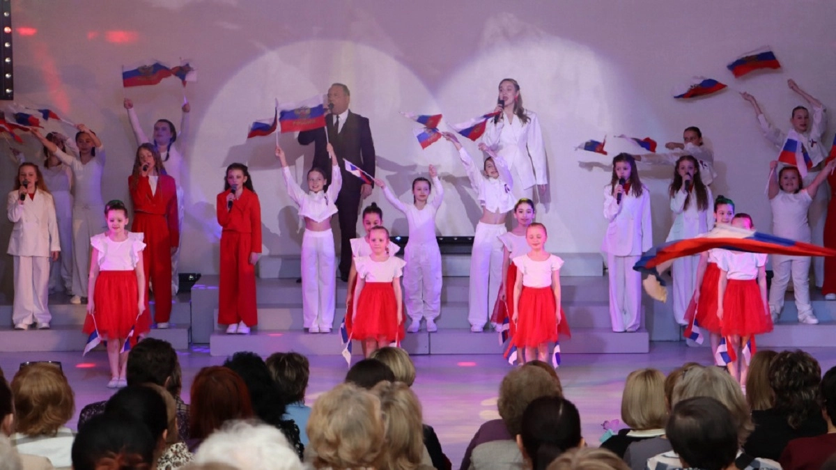 Для работников культуры во Владимире устроили концерт в честь профессионального дня