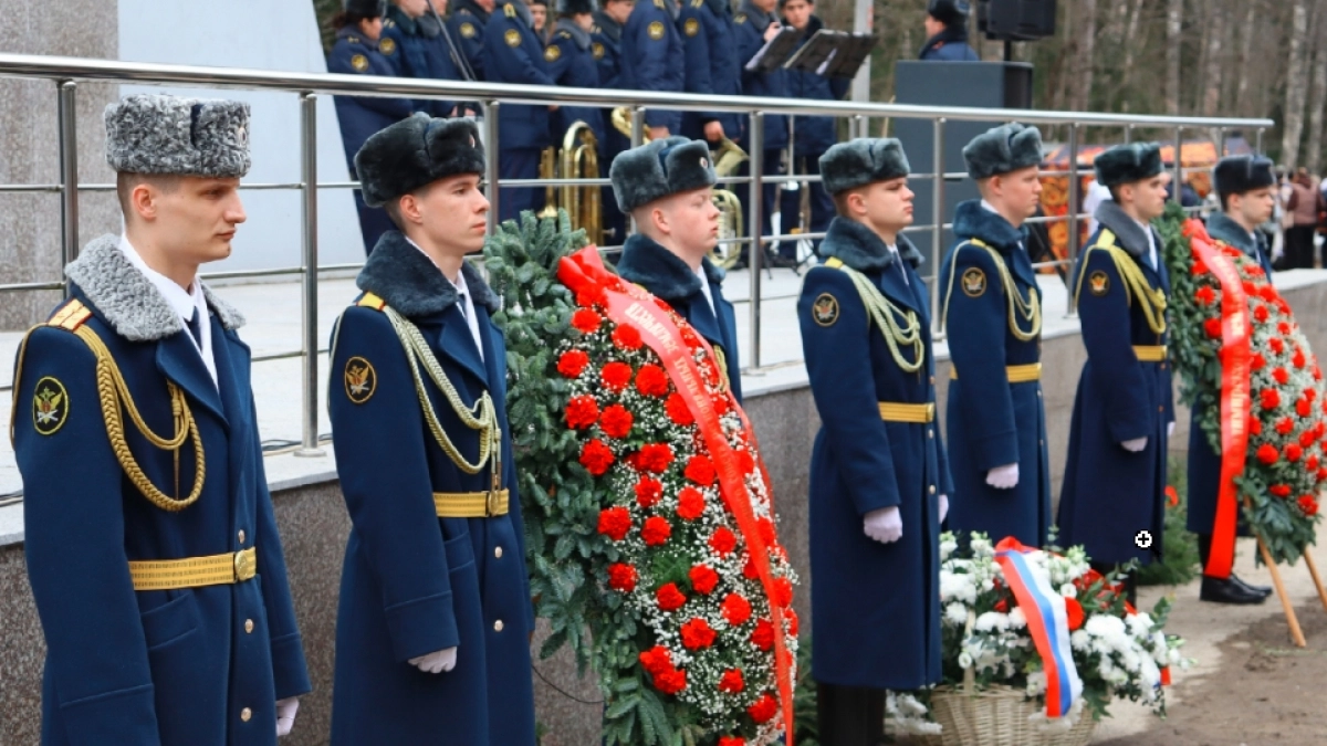 Члены семей Гагарина и Серёгина приняли участие в митинге на мемориале в Киржаче