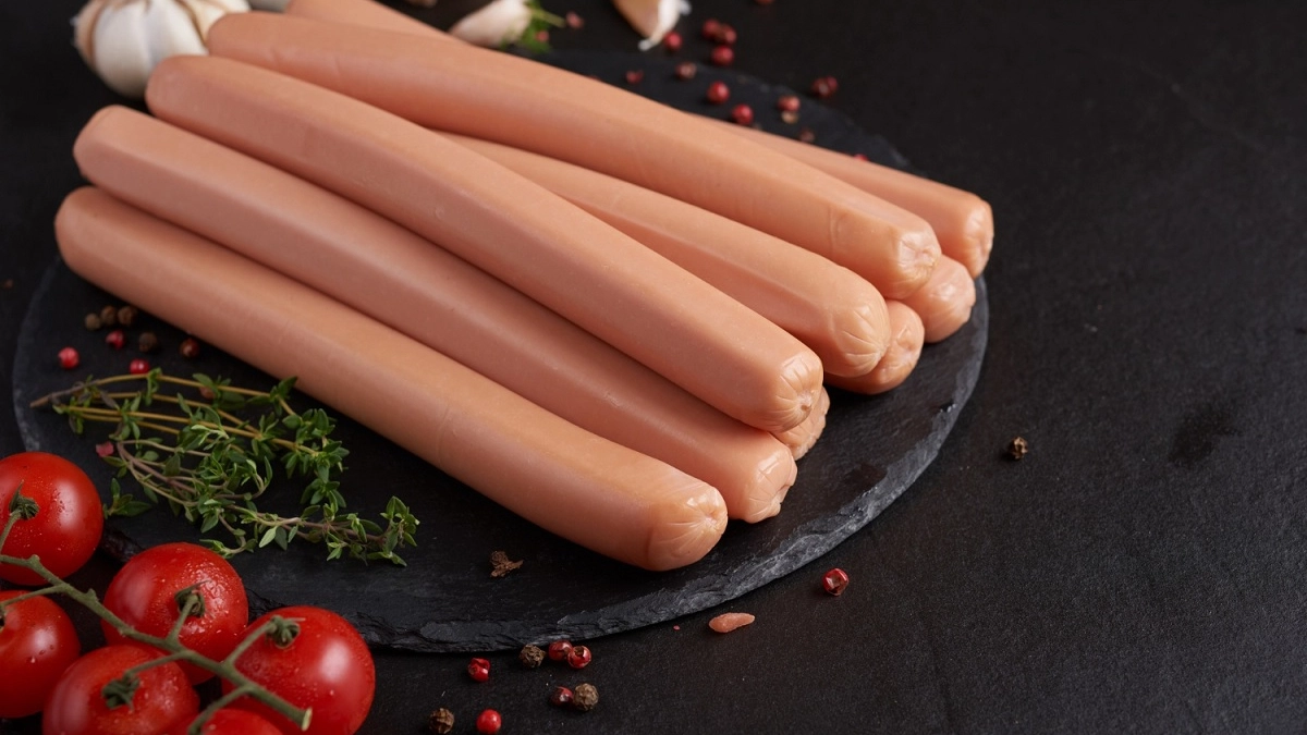 Можно ли есть сырые сосиски? Шеф-повар раскрыл секрет - запомните это правило на всю жизнь