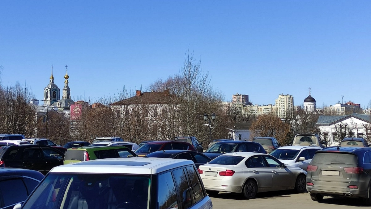 Почему опытные водители выворачивают колёса на парковке и чем это опасно? Запомните все нюансы раз и навсегда