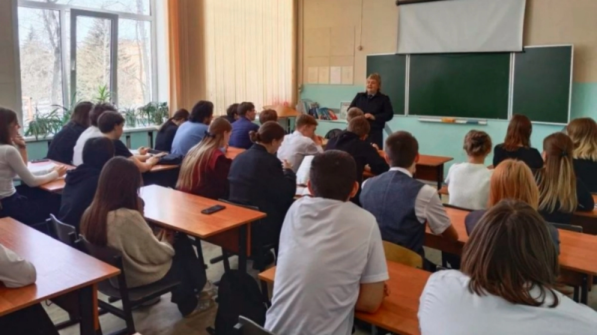 Учащейся молодежи во Владимирской области рассказывают о новейших схемах обмана