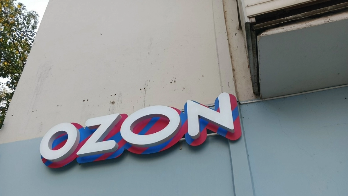 Кто это вообще покупает? 7 самых странных и нелепых гаджетов с маркетплейсов: от "умной" вилки до летающего будильника