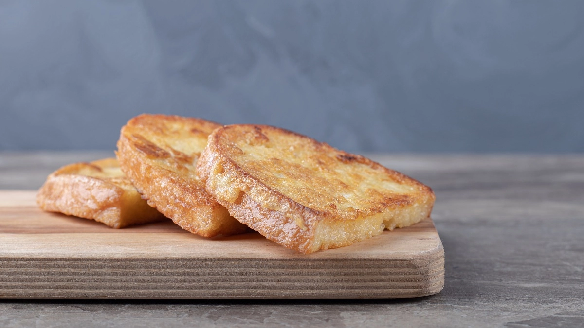 Гренки на сковороде: добавляю секретный ингредиент вместо молока и наслаждаюсь новым нежным вкусом