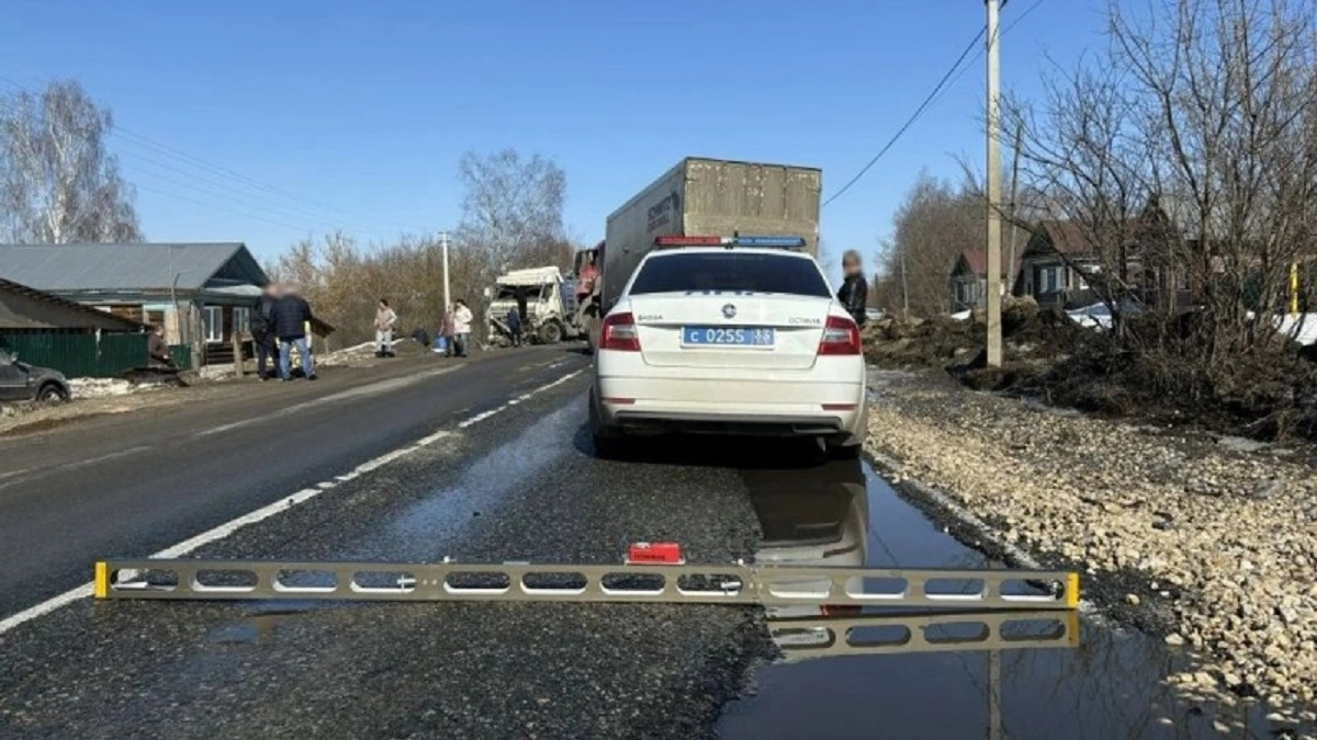Двое водителей большегрузов госпитализированы после аварии в Меленковском районе