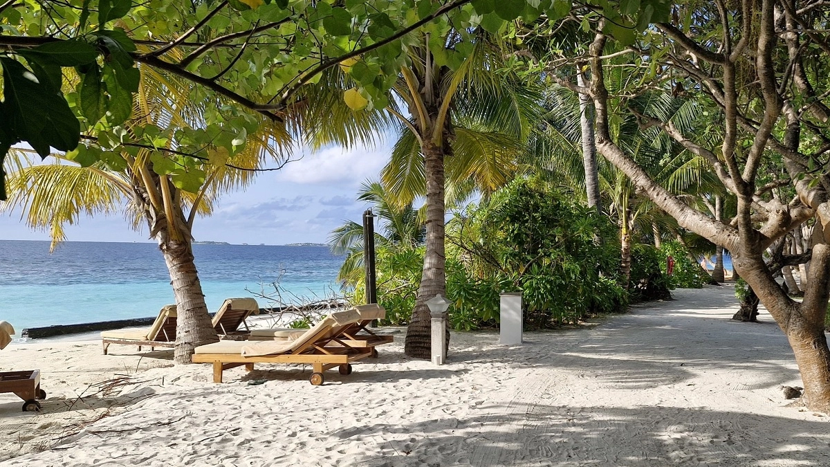 Как отдыхать на популярных курортах по ценам 10-летней давности — чистое море, вкусная еда и нет толп туристов: делюсь лайфхаками