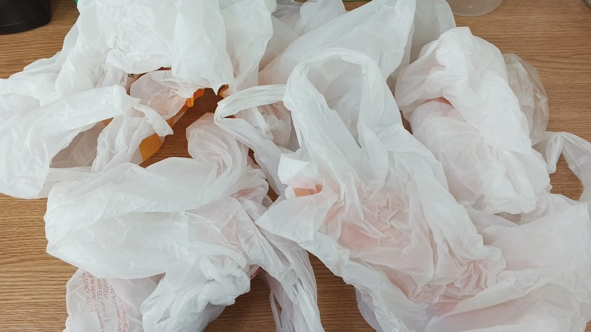 Старые пакеты больше не выбрасываю: делаю из них стильные пушистые коврики для дома - показываю свой лайфхак