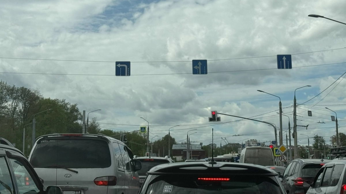 Чем отличаются круглый и квадратный знаки со стрелками и когда из-за них могут лишить прав? Автоюристы дали чёткий ответ