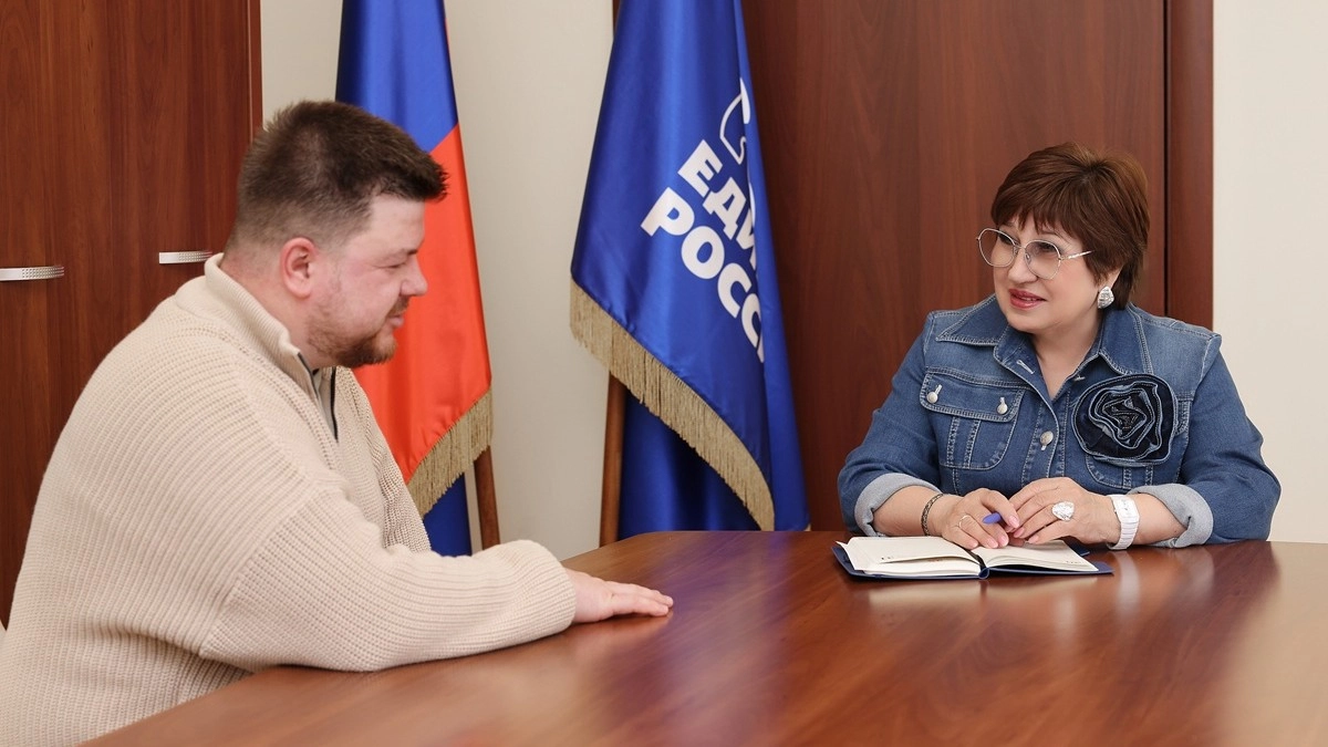 Председатель Законодательного Собрания Ольга Хохлова встретилась с ветераном спецоперации — участником программы «Герои-33» 