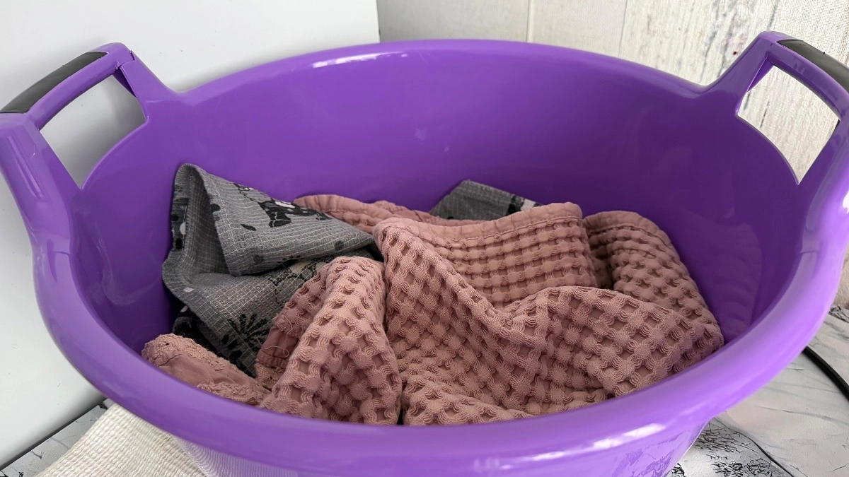 «Французы» рассекретили как надо стирать без порошка: 2 простых решения — в чем их суть?