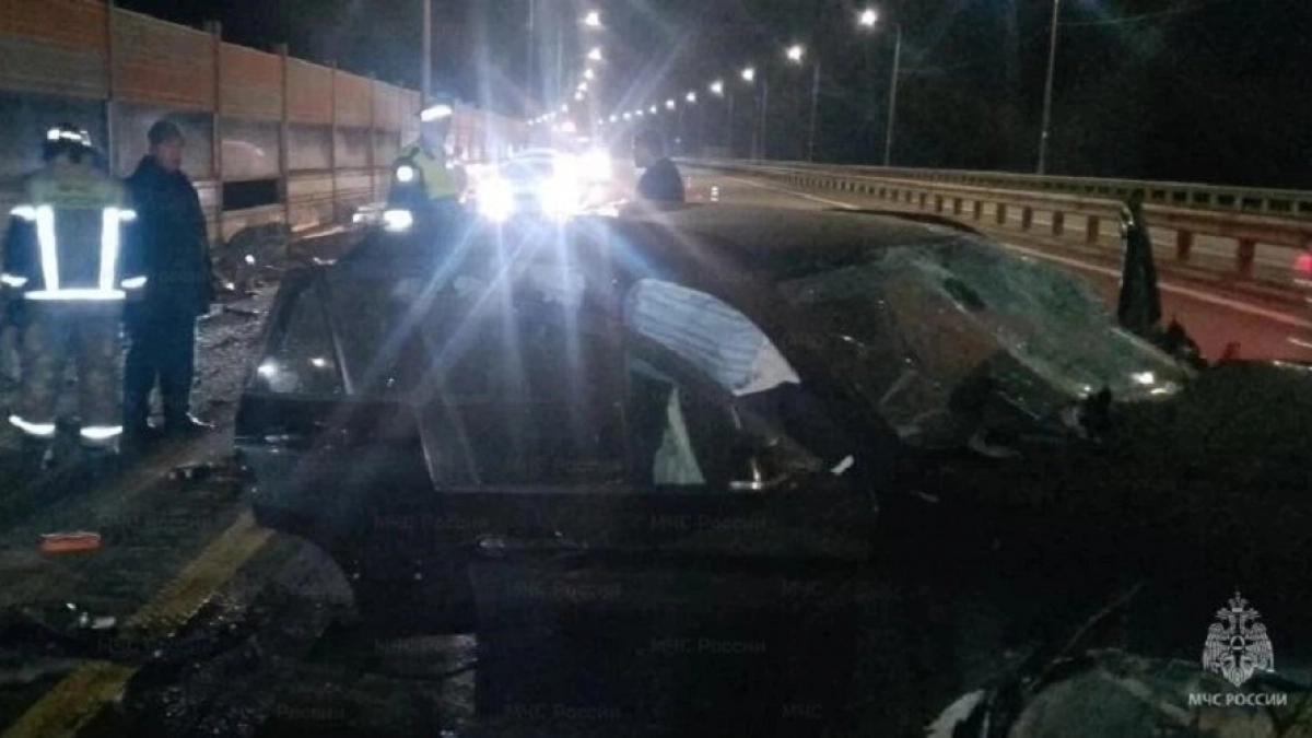 Спасателям пришлось вытаскивать пострадавших из машин после ДТП под Петушками