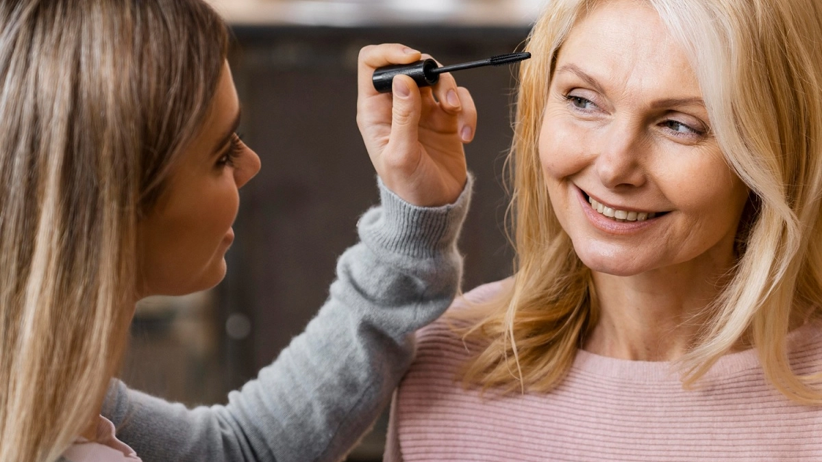 Метод «Три точки» от визажистов за 2 минуты сотрёт 15 лет — лицо сразу сияет молодостью: вот как повторить 