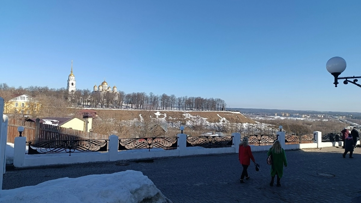 Жителей Центральной России погода "покатает на американских горках": от дождей до заморозков - свежий прогноз на 2 недели