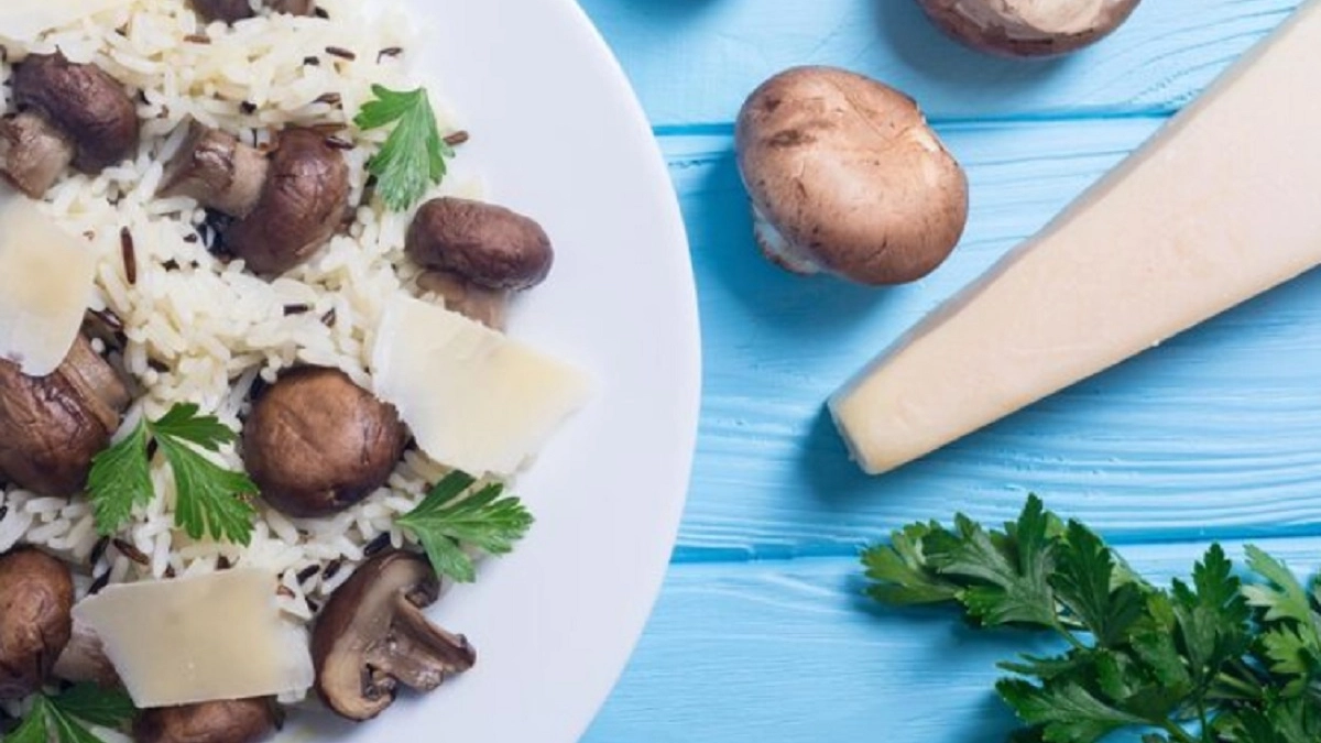 Экспресс-закуска на любой праздник: грибы с чесночком – готовятся в 2 шага, съедаются еще быстрее