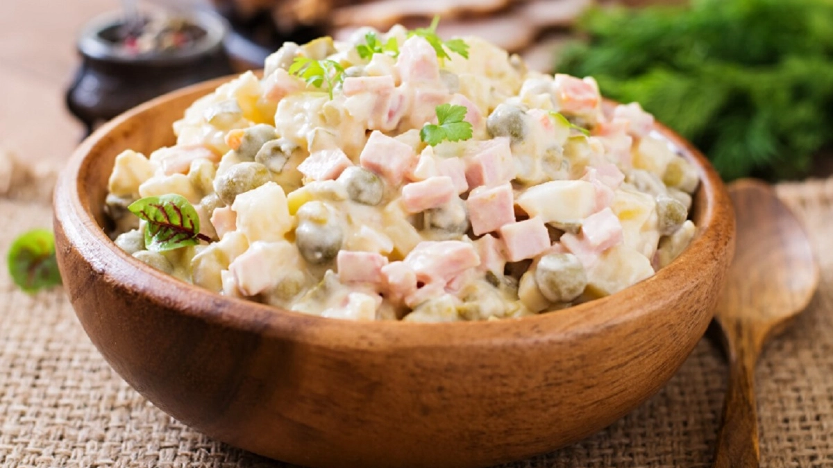 Оливье с курицей вместо колбасы: рецепт, который изменит ваш взгляд на салат