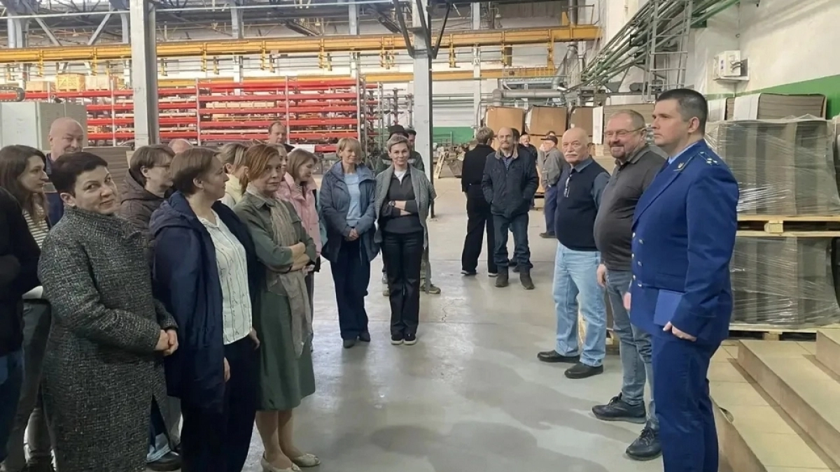 Сотрудники кольчугинского завода пожаловались прокурору на состояние дорог