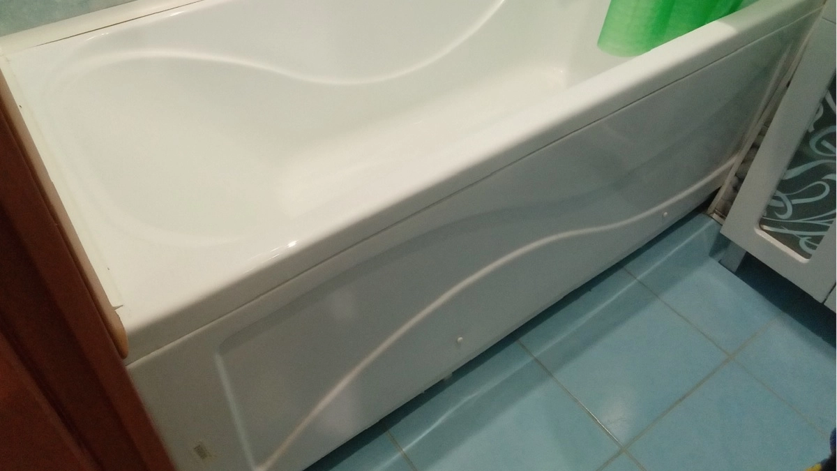 5 способов закрыть трубы под ванной без слёз: стильно, удобно и на любой бюджет — от шторки до экрана с ящиками