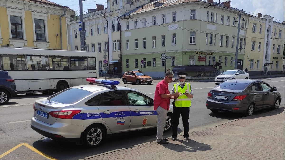 "Куда едете?" — инспекторы ДПС не просто так спрашивают. Автоюристы раскрыли, какие ошибки в ответах приведут к проблемам