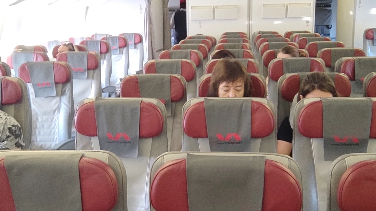 Никогда не берите эти места в самолёте: эксперт назвал худшие кресла — одни лишь неудобства