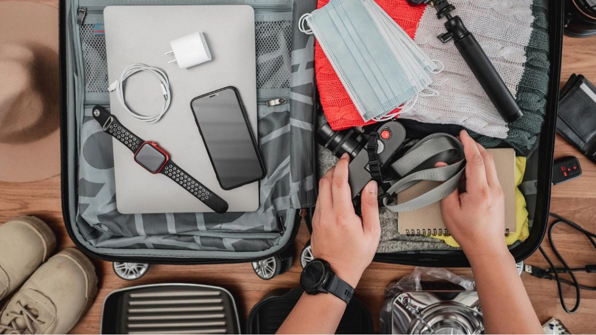 Как я перестал зависеть от розеток и Wi‑Fi в отелях: 7 гаджетов, которые реально выручают в путешествиях