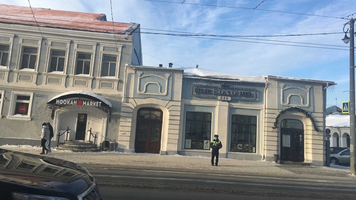 Нужно ли открывать багажник и капот по требованию ГАИ? Автоюристы поставили точку в вопросе