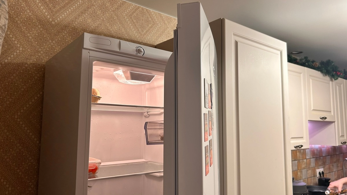 Всего три ложки этого средства в контейнер и на полку холодильника — и уже за одну ночь неприятный запах исчезнет без следа