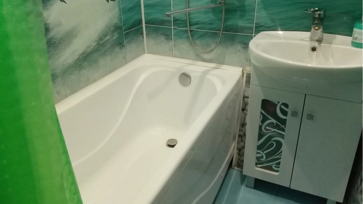 Не замазывайте щель между ванной и стеной чем попало: 5 надёжных способов, которые я рекомендую