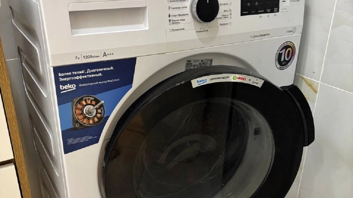 Кладу влажную салфетку перед стиркой — и техника служит в два раза дольше: лайфхак продвинутых домохозяек 