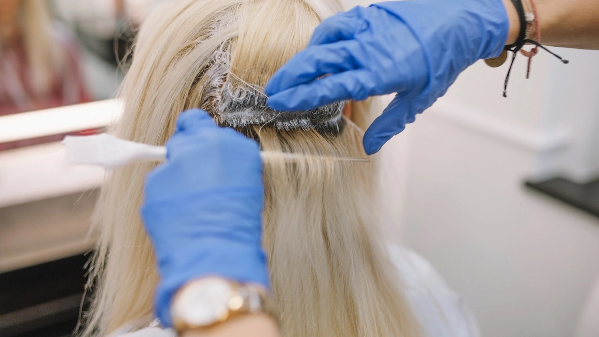 Красить волосы в эти цвета — уже прошлый век: 2 немодных окрашивания, которые давно пора забыть