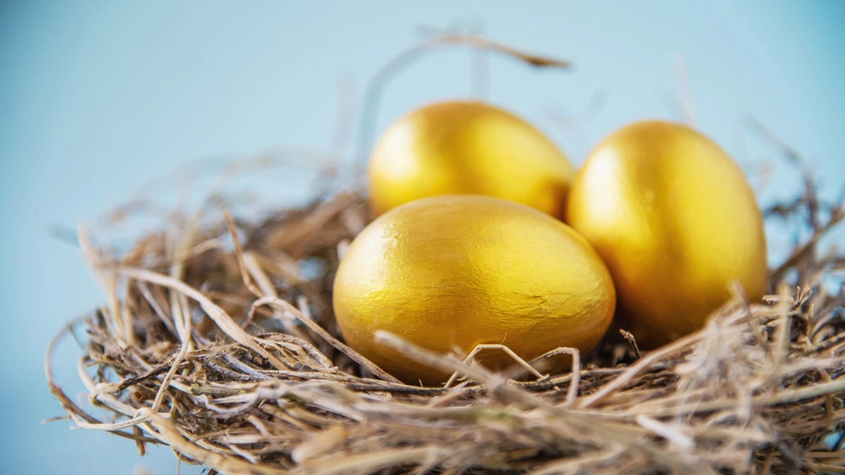 Ярче, чем от луковой шелухи: этот овощ окрасит яйца в цвет золота – крашенки приведут в восторг всех гостей