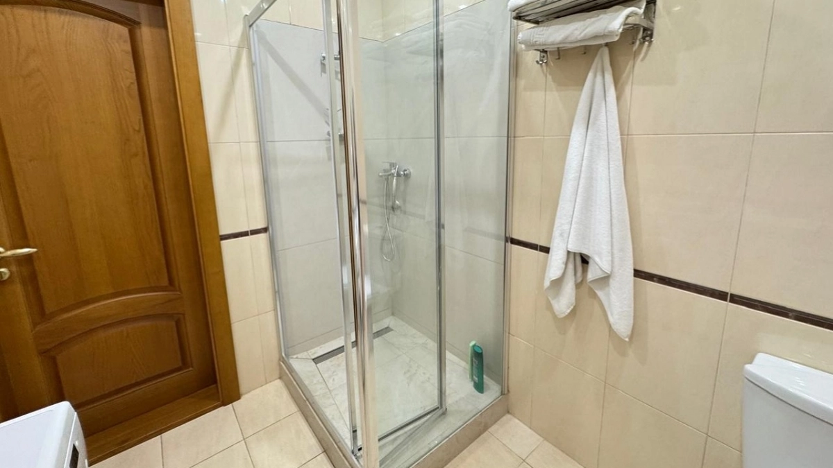 4 хитрости с плиткой превратят ваш тесный санузел в просторную и стильную ванную: секреты от профи