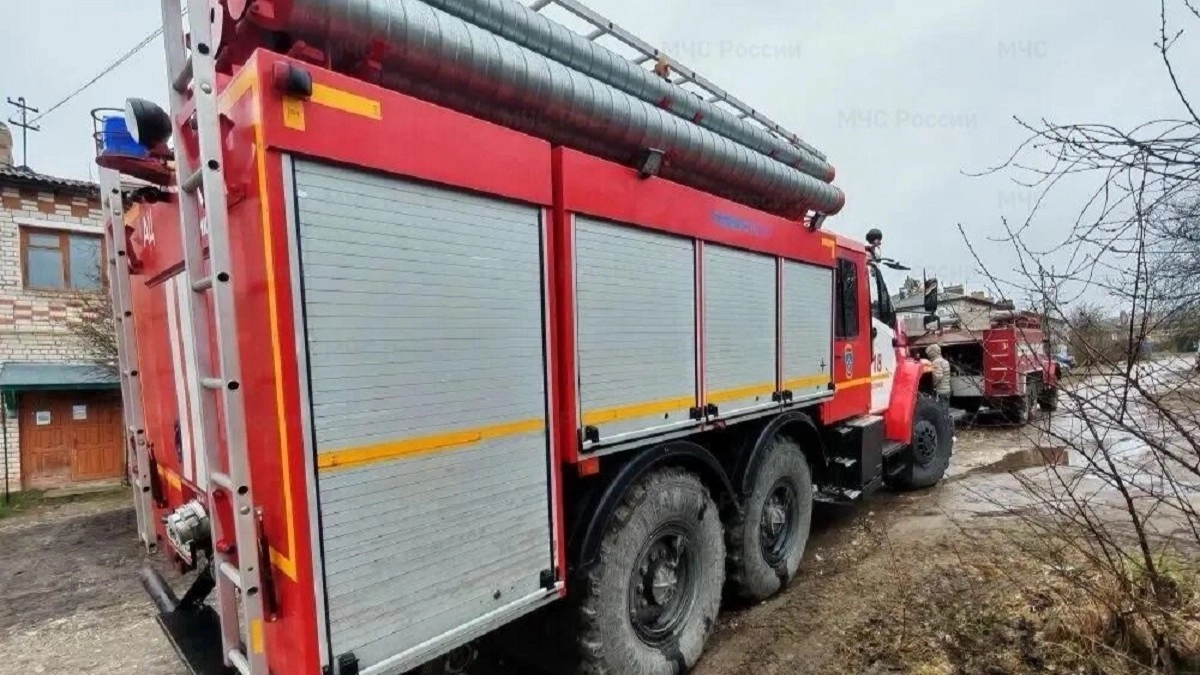 В Гусь-Хрустальном пожар в здании охватил примерно 700 квадратных метров
