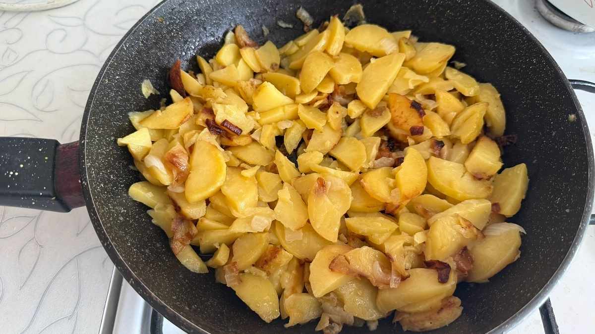 Не масло и не сало: что добавить в жареную картошку для яркого вкуса – проверенный деревенский рецепт