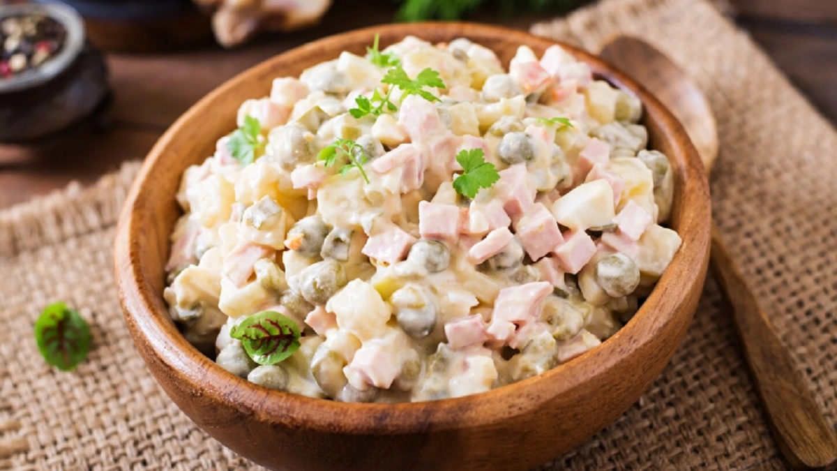 Беру фасоль и крабовые палочки и делаю этот вкуснейший салат: готовится всего 5 минут, а съедается за 2 секунды