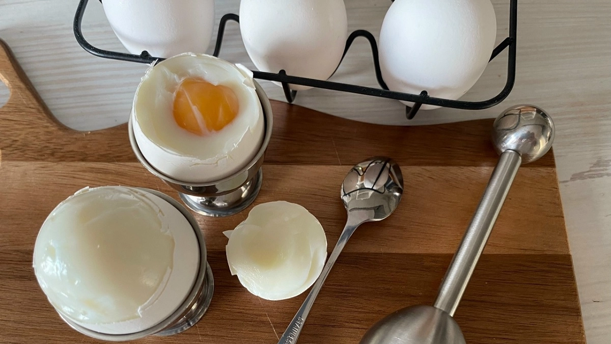 Не вкрутую, не жареные и уж точно не сырые: врачи раскрыли, какие яйца полезнее всего на завтрак