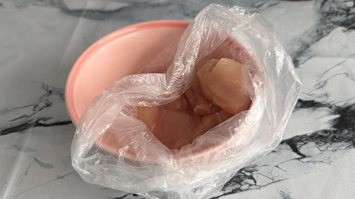 Бабушка научила удалять вредную «химию» из магазинной курицы: 2 способа, о которых молчат продавцы