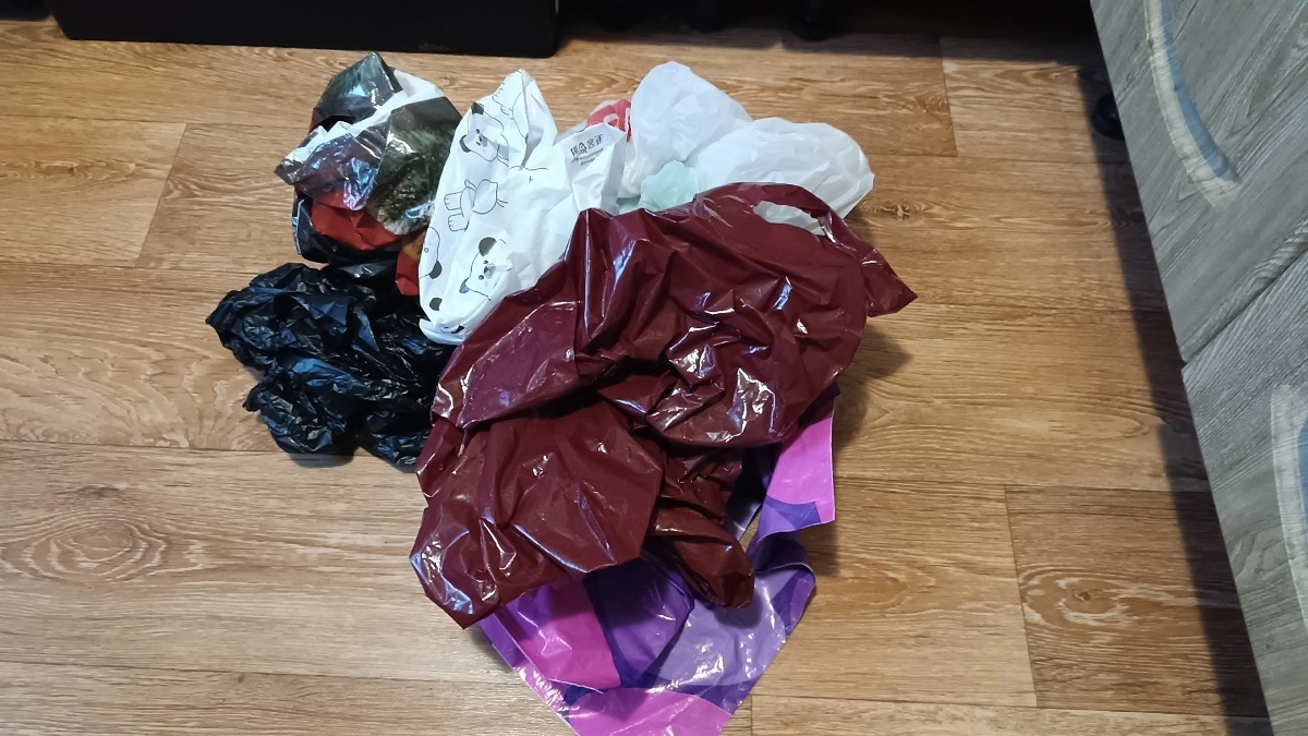 Не выбрасываю пакеты из магазина, а берегу как зеницу ока: превратила их в стильную вещь в своем гардеробе - показываю, как сделать 