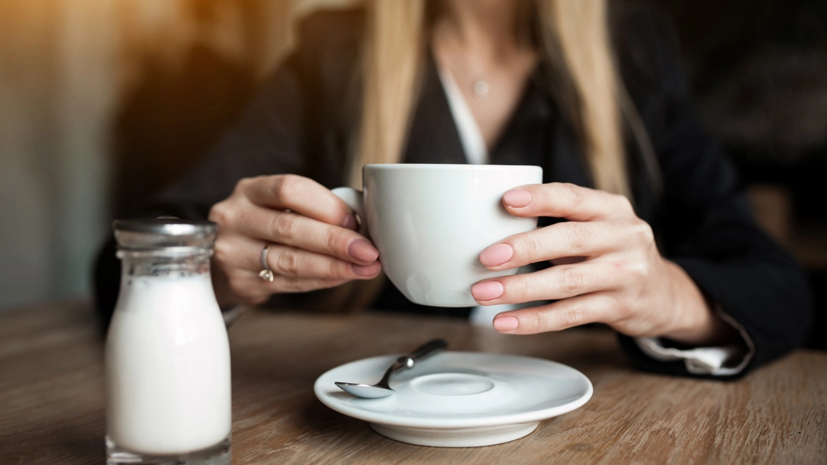 Не чай, не какао, не кофе: ученые назвали идеальный напиток для утра — улучшает кожу и пищеварение