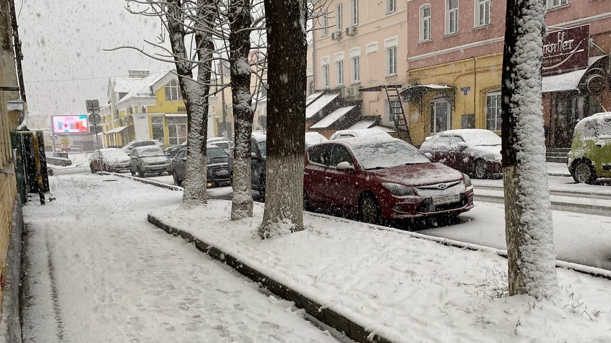В апреле россиян ждут зимние сюрпризы: названы регионы, куда нагрянут снегопады — свежий прогноз