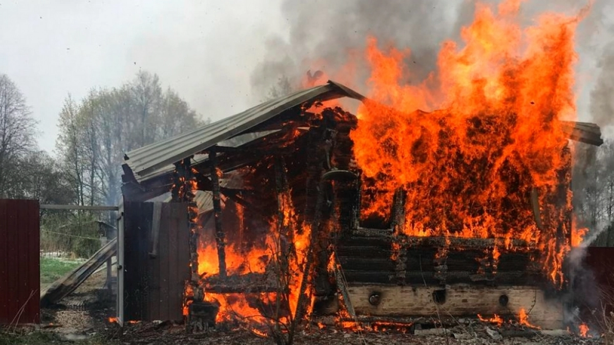 В Меленковском районе сгорел жилой дом