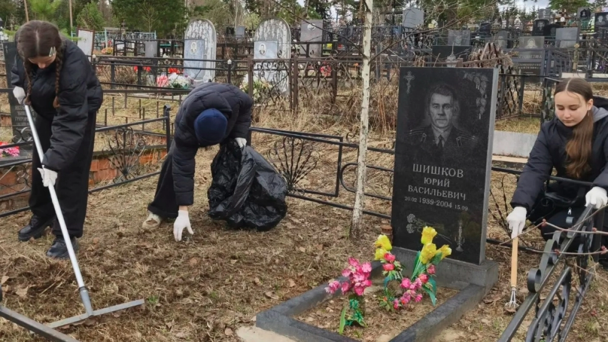 Киржачские школьники взяли шефство над местами захоронений ветеранов УМВД