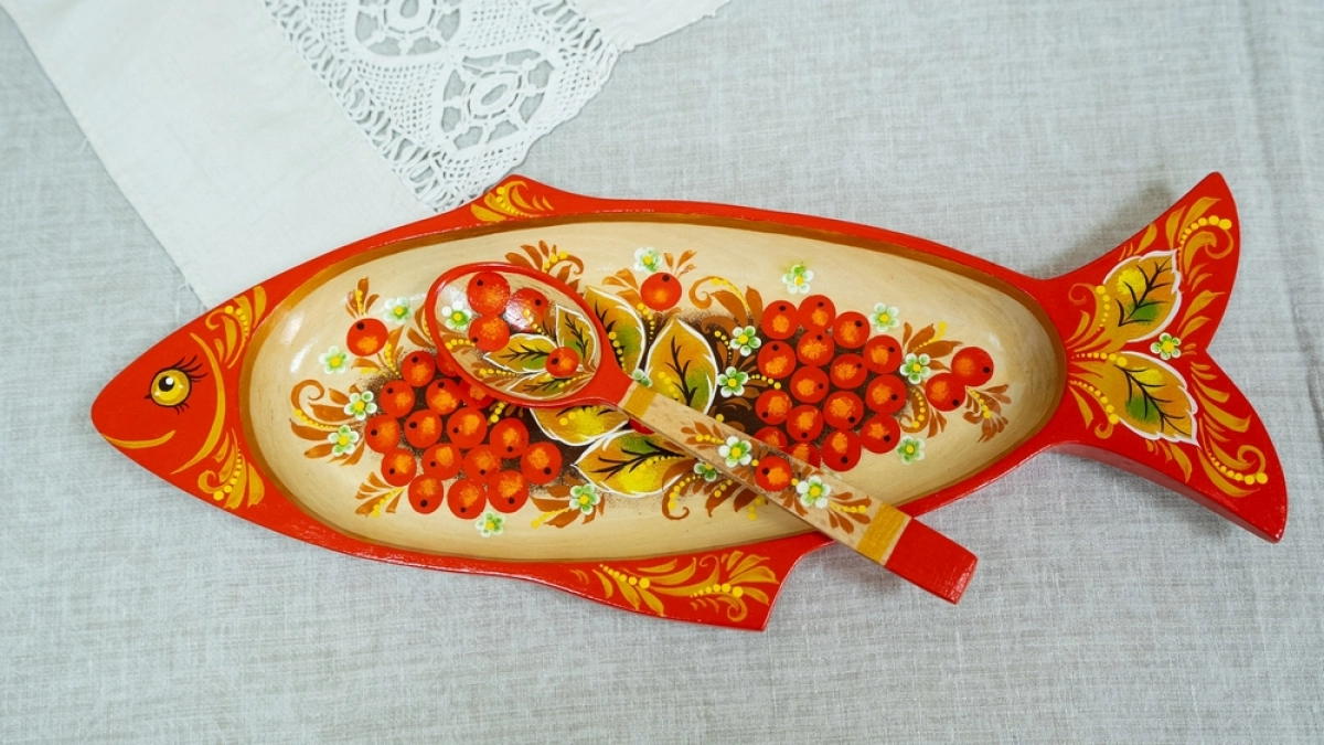 Во Владимирском Доме народных мастеров работает выставка декорированный посуды