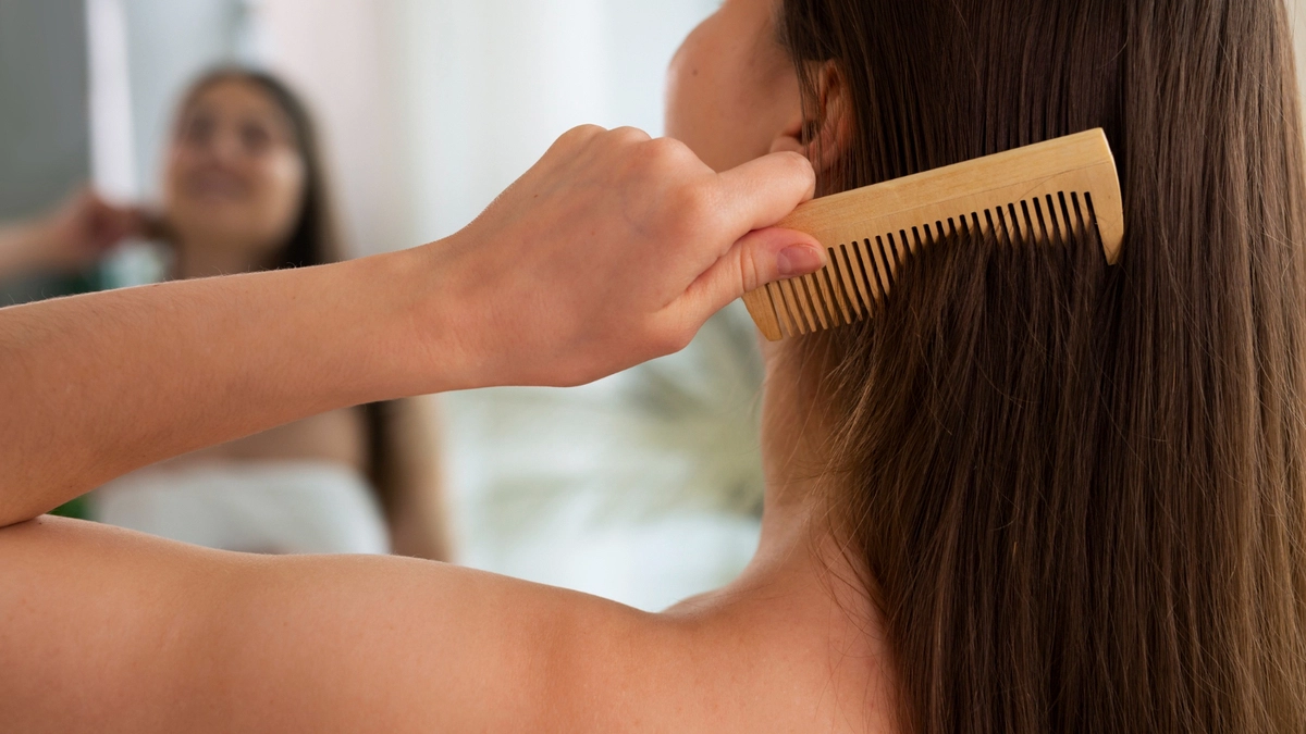 Одна крошечная деталь, которая моментально придаёт объём тонким волосам - лайфхак от парикмахера