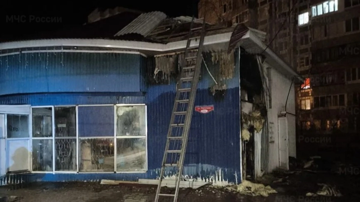 Сотрудники МЧС потушили пожар в кафе в Коврове